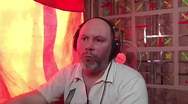 Snapshot of AgnichBan chatting on 03.14.25 AgnichBan online show from 03.14.25