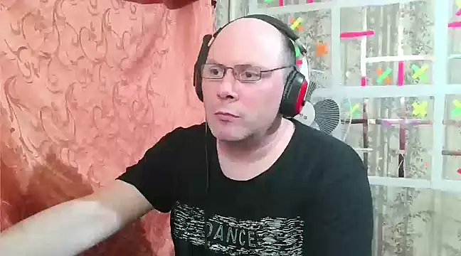 Snapshot of AgnichBan chatting on 03.18.25 AgnichBan online show from 03.18.25