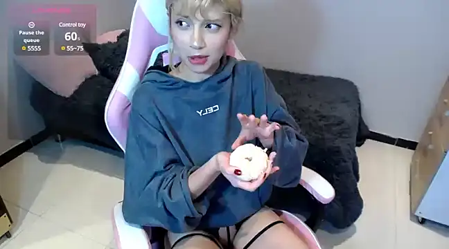 Snapshot of HiScarlett chatting on 01.26.25 HiScarlett online show from 01.26.25