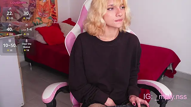 Snapshot of HiScarlett chatting on 09.23.25 HiScarlett online show from 09.23.25