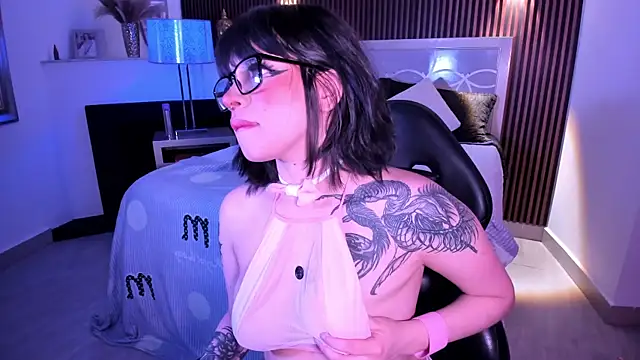 NattashaHotson online show from 10.22.25