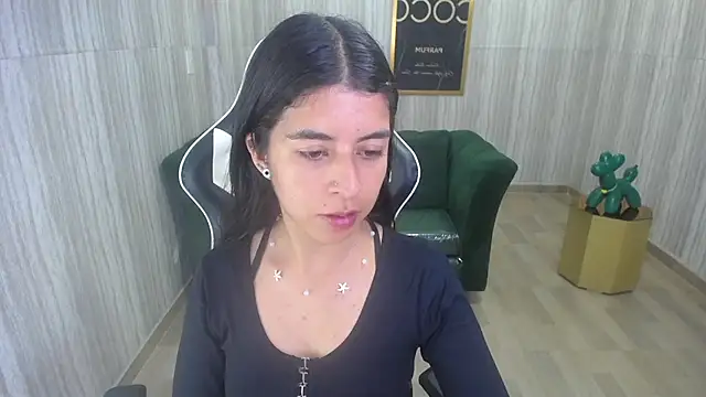 Snapshot of Bela_t_ chatting on 12.04.24 Bela t online show from 12.04.24