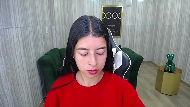 Snapshot of Bela_t_ chatting on 12.13.24 Bela t online show from 12.13.24