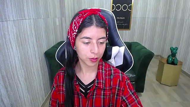 Snapshot of Bela_t_ chatting on 12.14.24 Bela t online show from 12.14.24