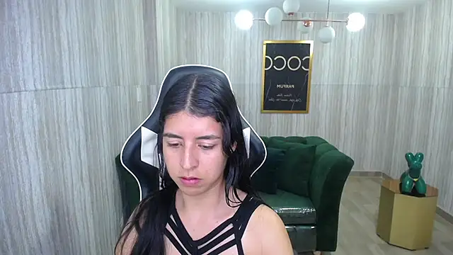 Snapshot of Bela_t_ chatting on 12.14.24 Bela t online show from 12.14.24