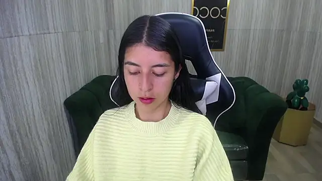 Snapshot of Bela_t_ chatting on 12.16.24 Bela t online show from 12.16.24