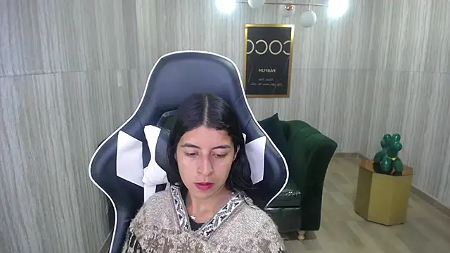 Snapshot of Bela_t_ chatting on 12.17.24 Bela t online show from 12.17.24