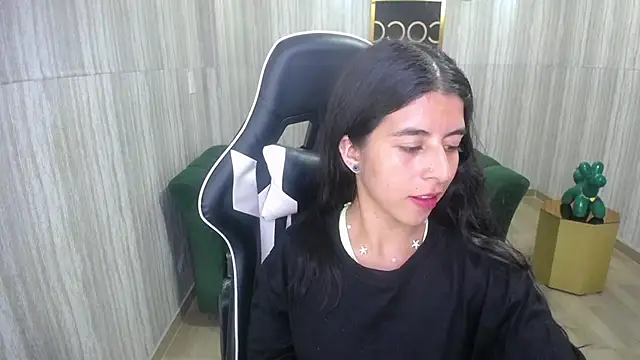 Snapshot of Bela_t_ chatting on 12.19.24 Bela t online show from 12.19.24