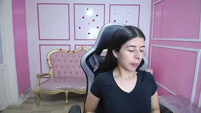 Snapshot of Bela_t_ chatting on 12.27.24 Bela t online show from 12.27.24