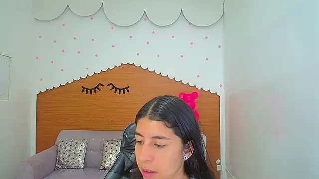 Snapshot of Bela_t_ chatting on 12.29.24 Bela t online show from 12.29.24