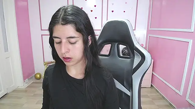 Snapshot of Bela_t_ chatting on 01.22.25 Bela t online show from 01.22.25