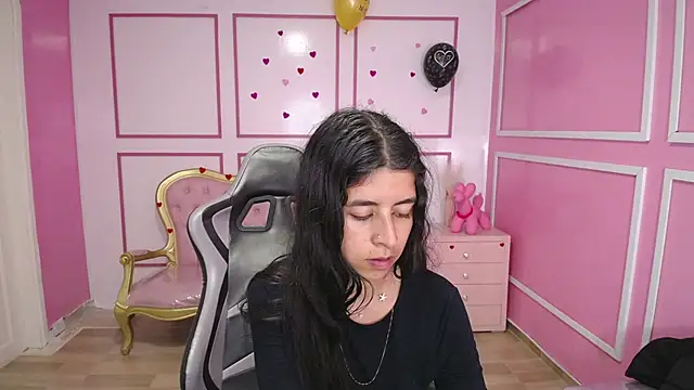 Snapshot of Bela_t_ chatting on 02.01.25 Bela t online show from 02.01.25