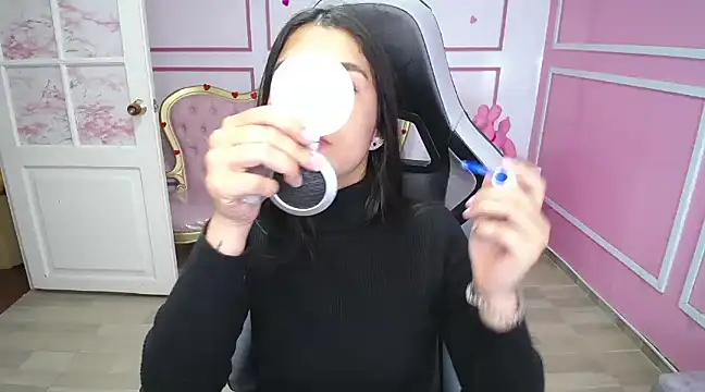 Snapshot of Bela_t_ chatting on 02.04.25 Bela t online show from 02.04.25