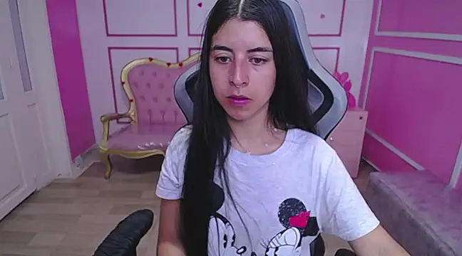 Snapshot of Bela_t_ chatting on 02.05.25 Bela t online show from 02.05.25