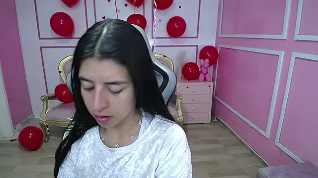 Snapshot of Bela_t_ chatting on 02.13.25 Bela t online show from 02.13.25