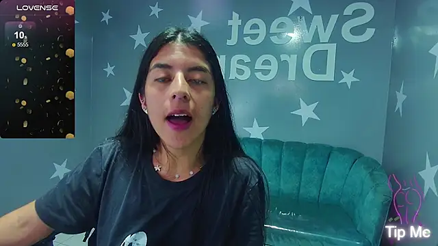 Snapshot of Bela_t_ chatting on 03.08.25 Bela t online show from 03.08.25