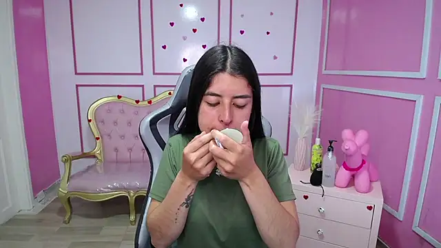 Snapshot of Bela_t_ chatting on 03.15.25 Bela t online show from 03.15.25