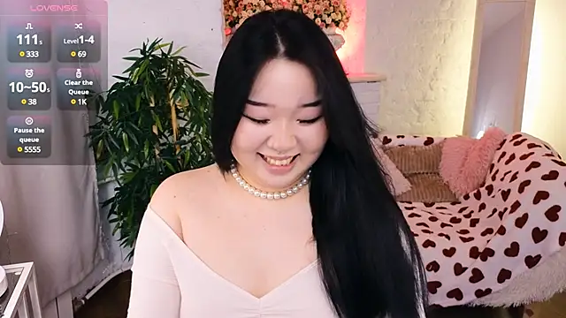 Snapshot of mei_honey_ chatting on 02.28.25 mei honey  online show from 02.28.25