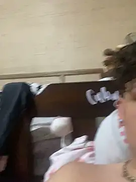 Snapshot of MasteredOpossum chatting on 09.20.25 MasteredOpossum online show from 09.20.25