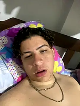 Snapshot of MasteredOpossum chatting on 11.01.25 MasteredOpossum online show from 11.01.25