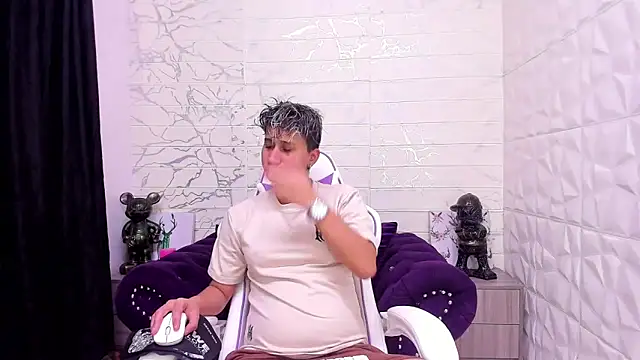 Snapshot of Im_Milan_Rs chatting on 02.05.25 Im Milan Rs online show from 02.05.25