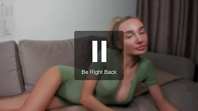 chloewallace online show from 10.04.25