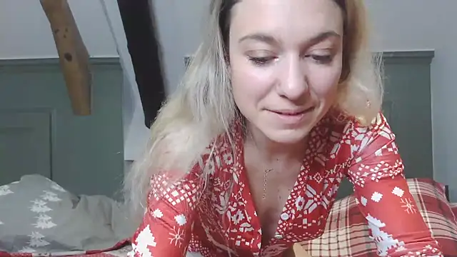 Snapshot of carlaaa chatting on 12.20.24 carlaaa online show from 12.20.24