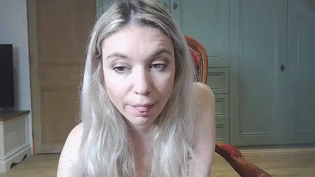 Snapshot of carlaaa chatting on 01.17.25 carlaaa online show from 01.17.25