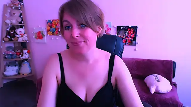 Hot Milady online show from 04.30.26