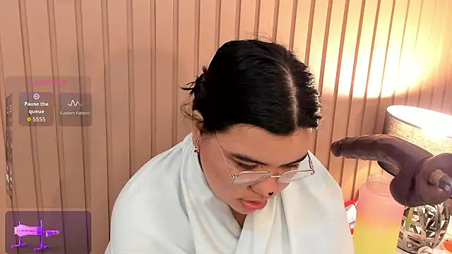 klhoe boobs online show from 02.02.26