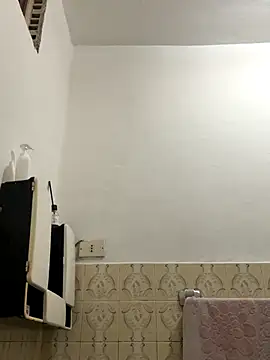 Snapshot of Miky_21 chatting on 11.20.25 Miky 21 online show from 11.20.25