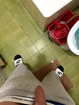 Snapshot of Miky_21 chatting on 11.25.25 Miky 21 online show from 11.25.25