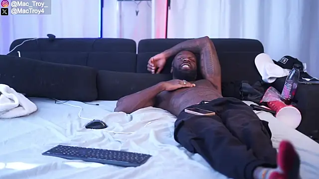 MacTroy online show from 09.12.25