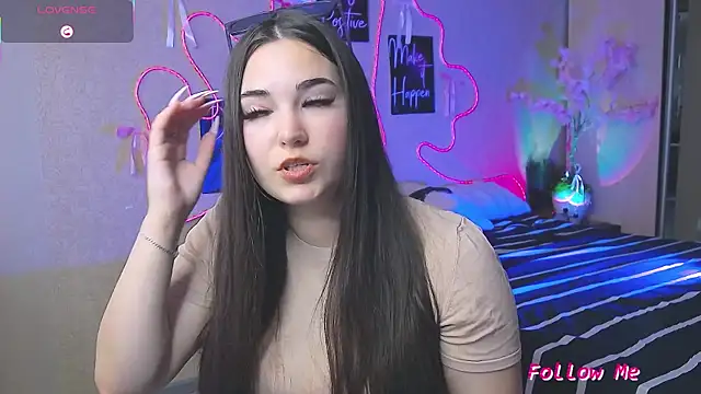 Snapshot of Lillianhot68 chatting on 05.20.26 Lillianhot68 online show from 05.20.26