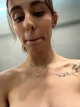 HellPeach online show from 12.06.24