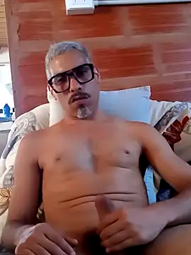 Snapshot of Boy-Bug chatting on 12.11.24 Boy-Bug online show from 12.11.24