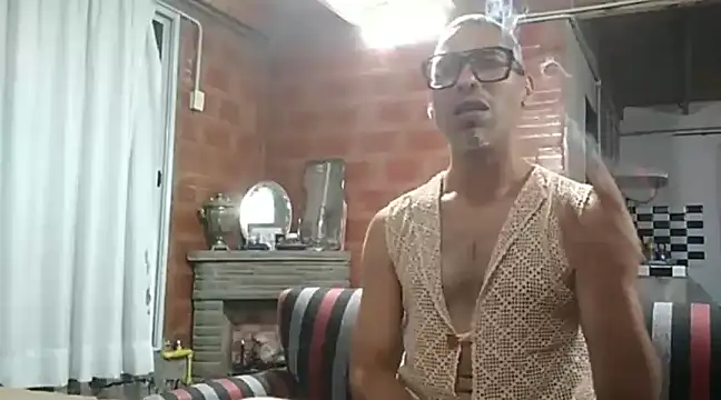 Snapshot of Boy-Bug chatting on 12.25.24 Boy-Bug online show from 12.25.24