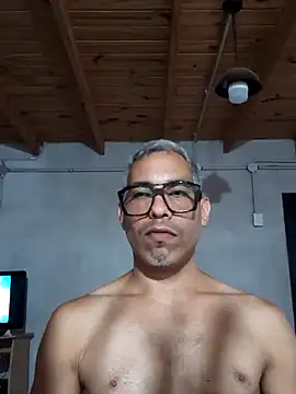 Snapshot of Boy-Bug chatting on 01.03.25 Boy-Bug online show from 01.03.25