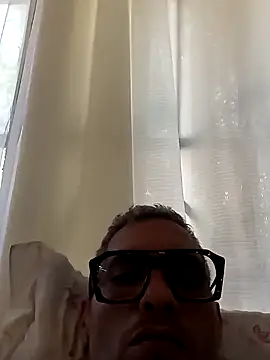 Snapshot of Boy-Bug chatting on 01.04.25 Boy-Bug online show from 01.04.25