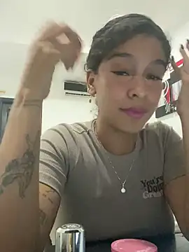 Snapshot of Arteatenea__ chatting on 01.04.25 Arteatenea online show from 01.04.25