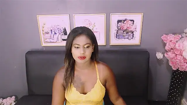 Snapshot of Littleindianmilf chatting on 01.08.25 Littleindianmilf online show from 01.08.25