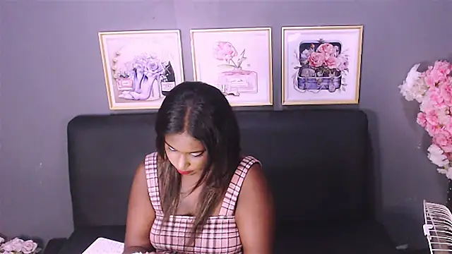 Snapshot of Littleindianmilf chatting on 01.15.25 Littleindianmilf online show from 01.15.25