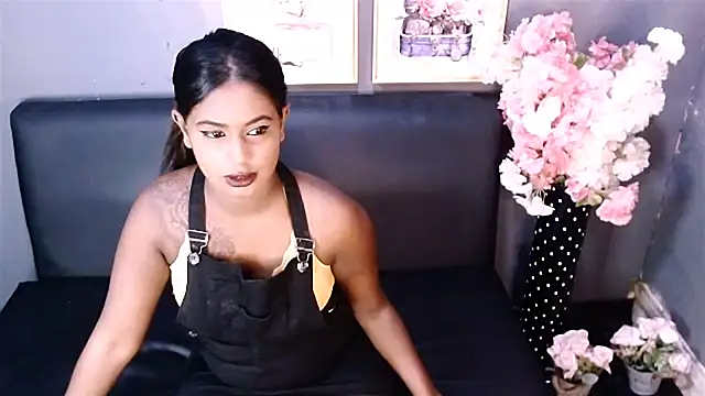 Snapshot of Littleindianmilf chatting on 02.25.25 Littleindianmilf online show from 02.25.25