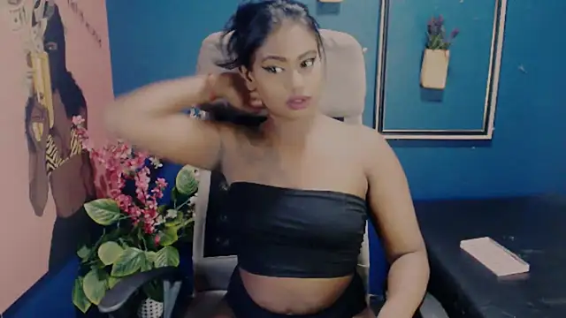Snapshot of Littleindianmilf chatting on 09.11.25 Littleindianmilf online show from 09.11.25