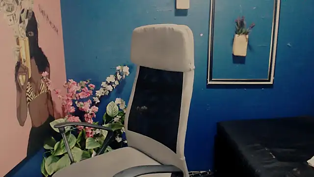 Snapshot of Littleindianmilf chatting on 09.29.25 Littleindianmilf online show from 09.29.25