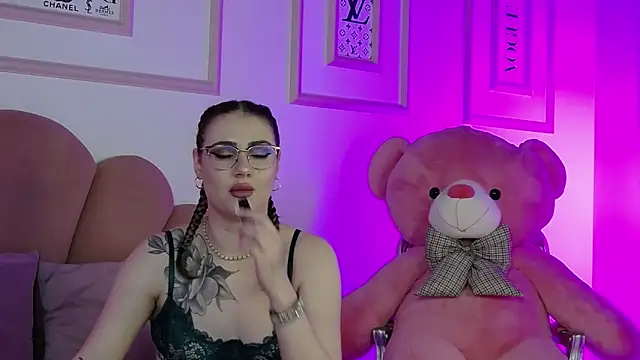 Snapshot of Abby__White chatting on 04.17.26 Abby White online show from 04.17.26