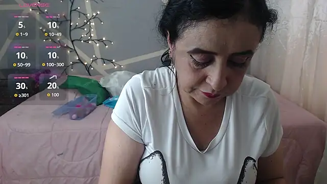 Snapshot of anita_s3x chatting on 10.17.25 anita s3x online show from 10.17.25