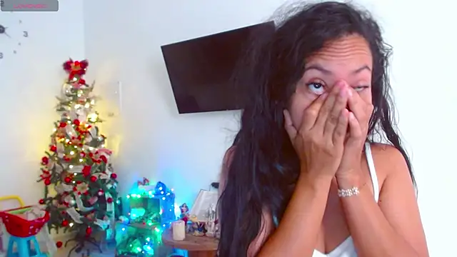 Snapshot of mariamulata chatting on 12.24.24 mariamulata online show from 12.24.24