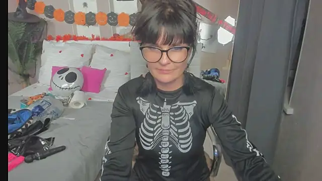 Snapshot of EricaAndPenelopa chatting on 11.01.25 EricaAndPenelopa online show from 11.01.25