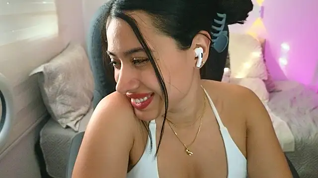 Snapshot of AlessaPears chatting on 03.11.26 AlessaPears online show from 03.11.26